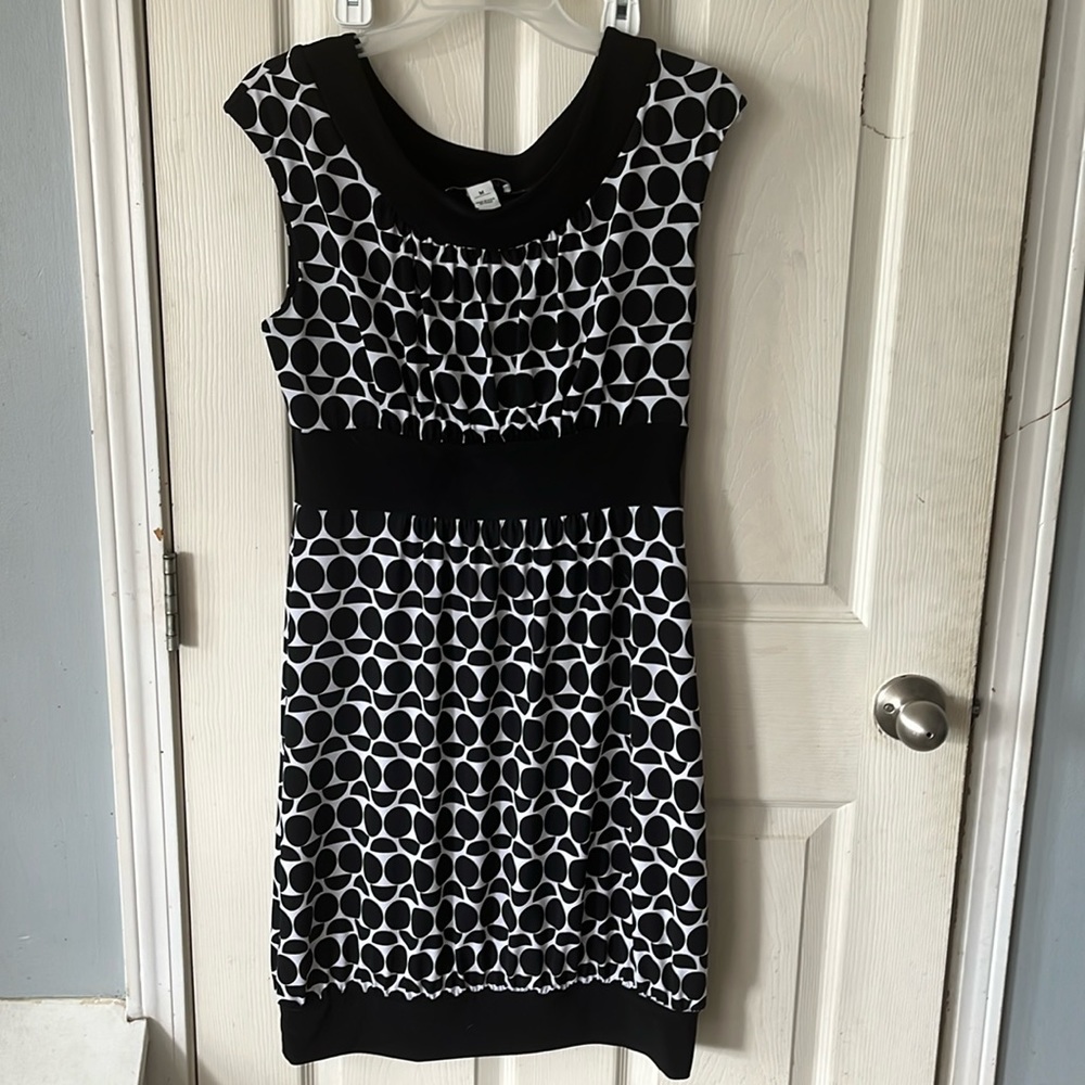 White House Black Market Bubble dress. Size medium. Black and white